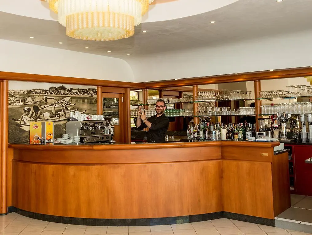 Hotel Alla Rotonda Lido di Jesolo 3*,