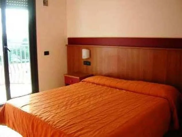 Hotel Alla Rotonda Лидо-ди-Езоло 3*,